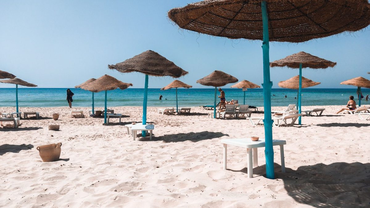 Tunisia roaming from the UK: EE, O2, Three